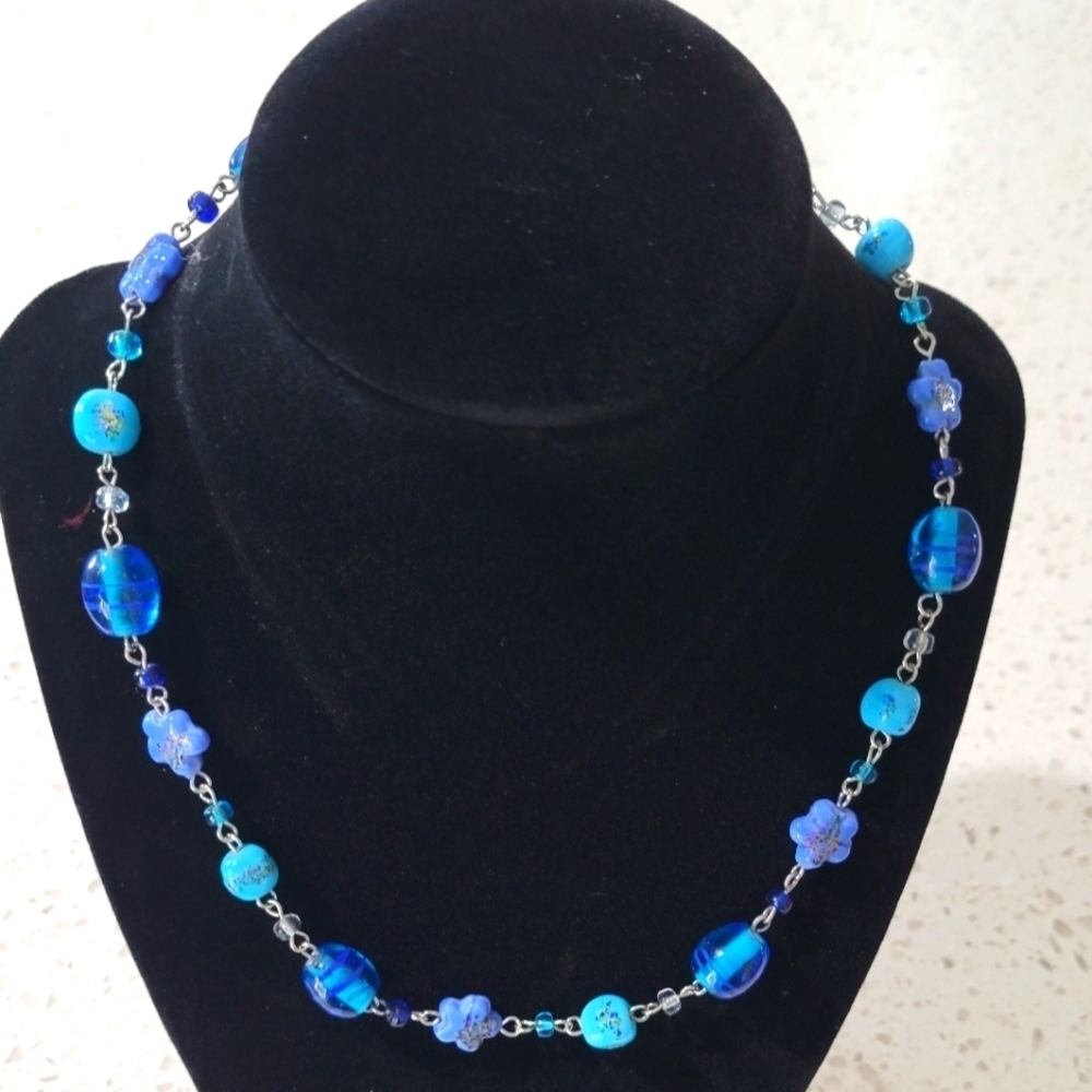 Blue Glass Beaded Necklace – Vibrant & Timeless Accessory